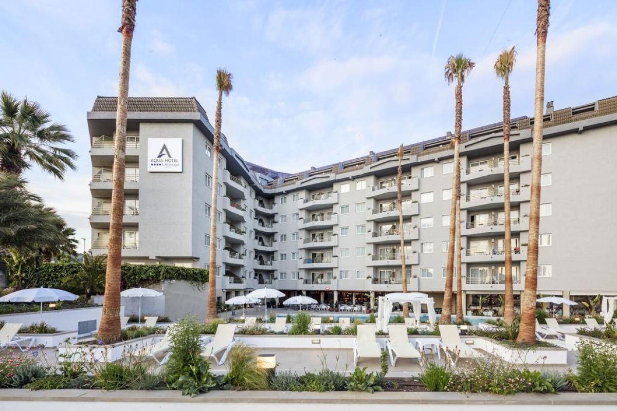 Aqua Montagut Suites