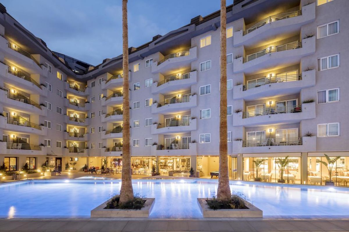 Aqua Montagut Suites