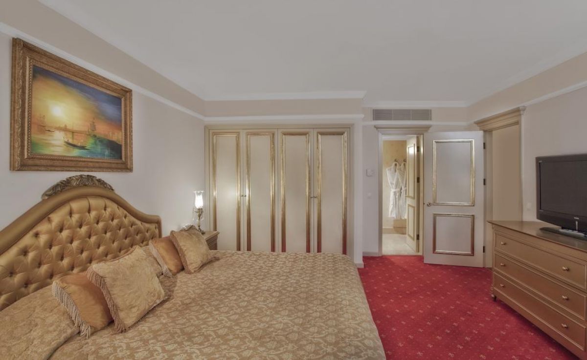 ASTERIA KREMLIN PALACE