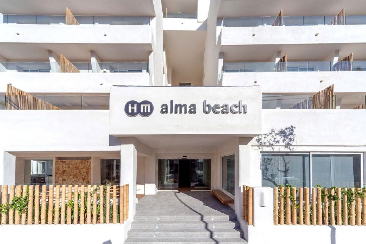 HM Alma Beach