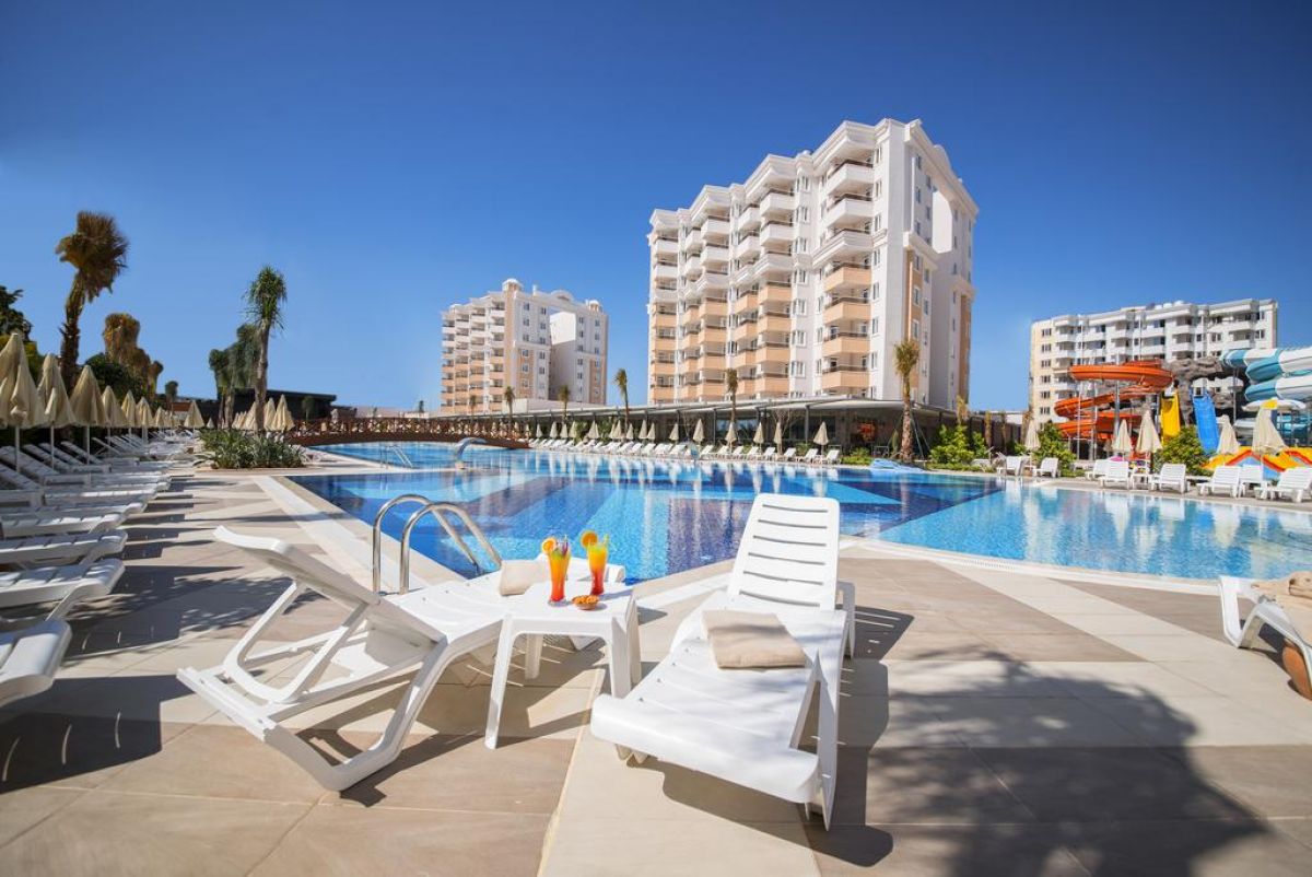 RAMADA RESORT LARA 