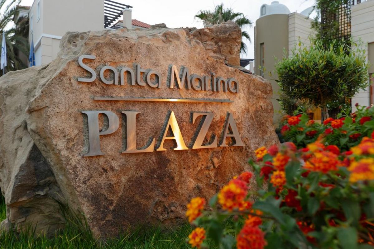 Giannoulis - Santa Marina Plaza