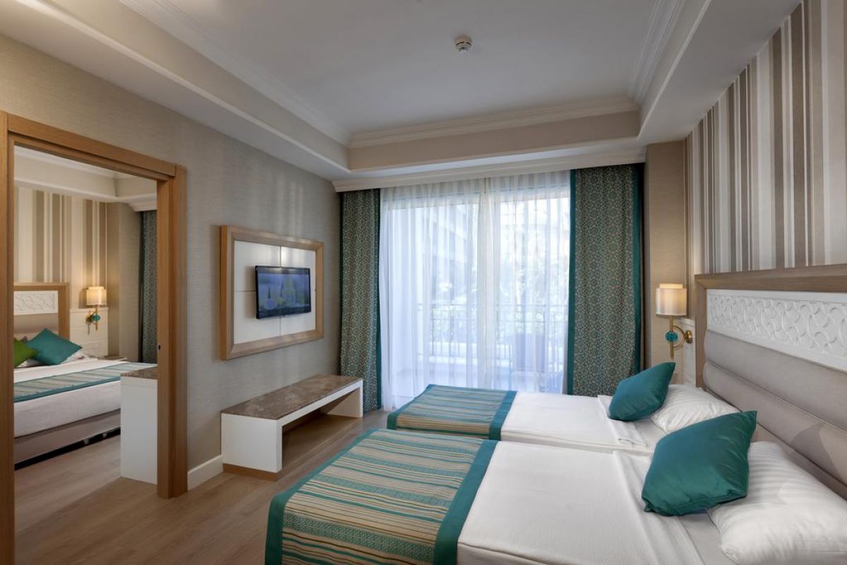 Karmir Resort & Spa 