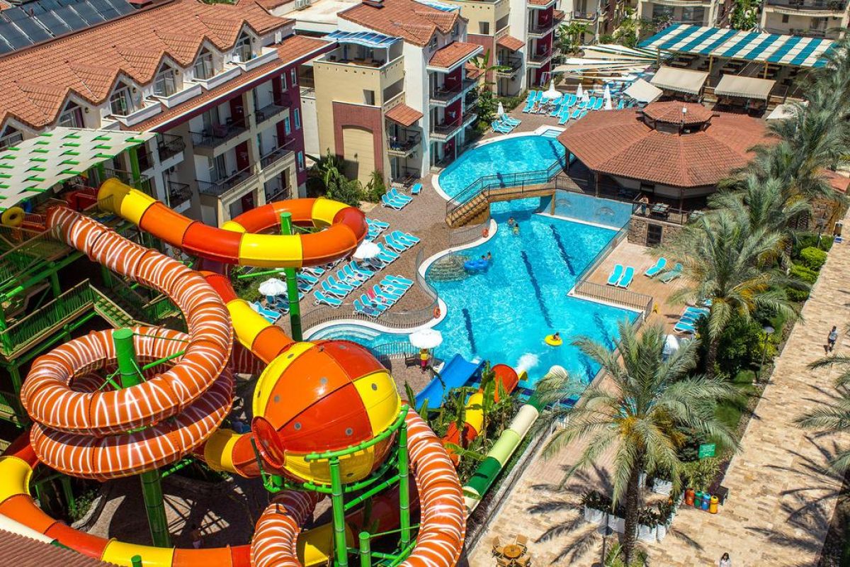 Crystal Aura Beach Resort & Spa 