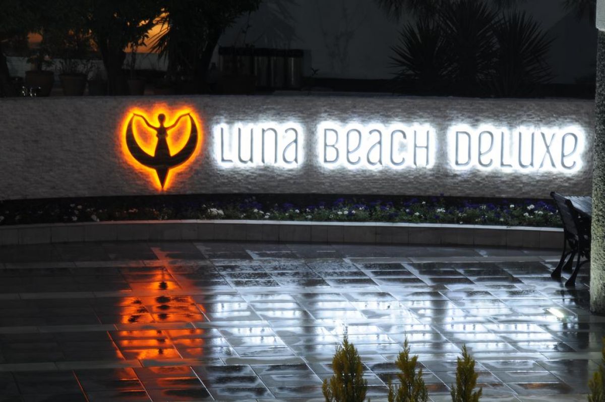 LUNA BEACH DELUXE HOTEL