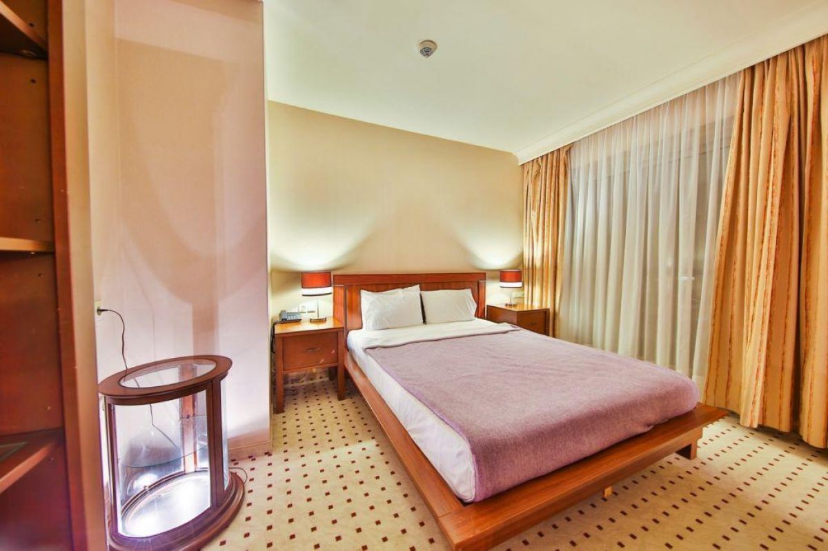 Marina Hotel & Suites