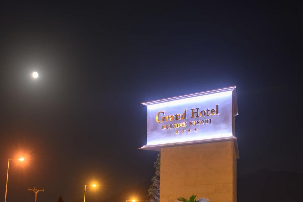 Grand Hotel Holiday Resort